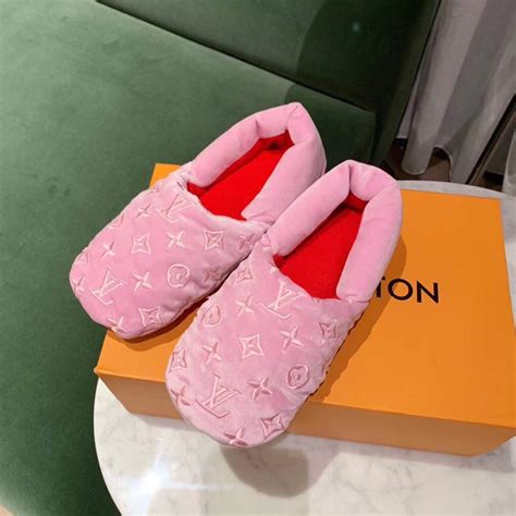 louis vuitton slippera|louis vuitton fluffy slippers.